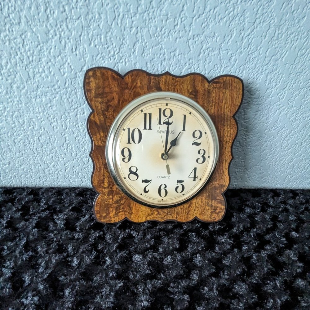 Vintage Spartus Quartz Faux Wood Wall Clock
